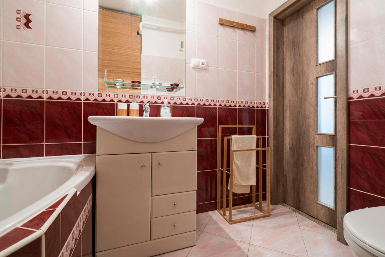 Stylish Centrally Located 1Br Apartment With Parking Bratislava Exteriér fotografie